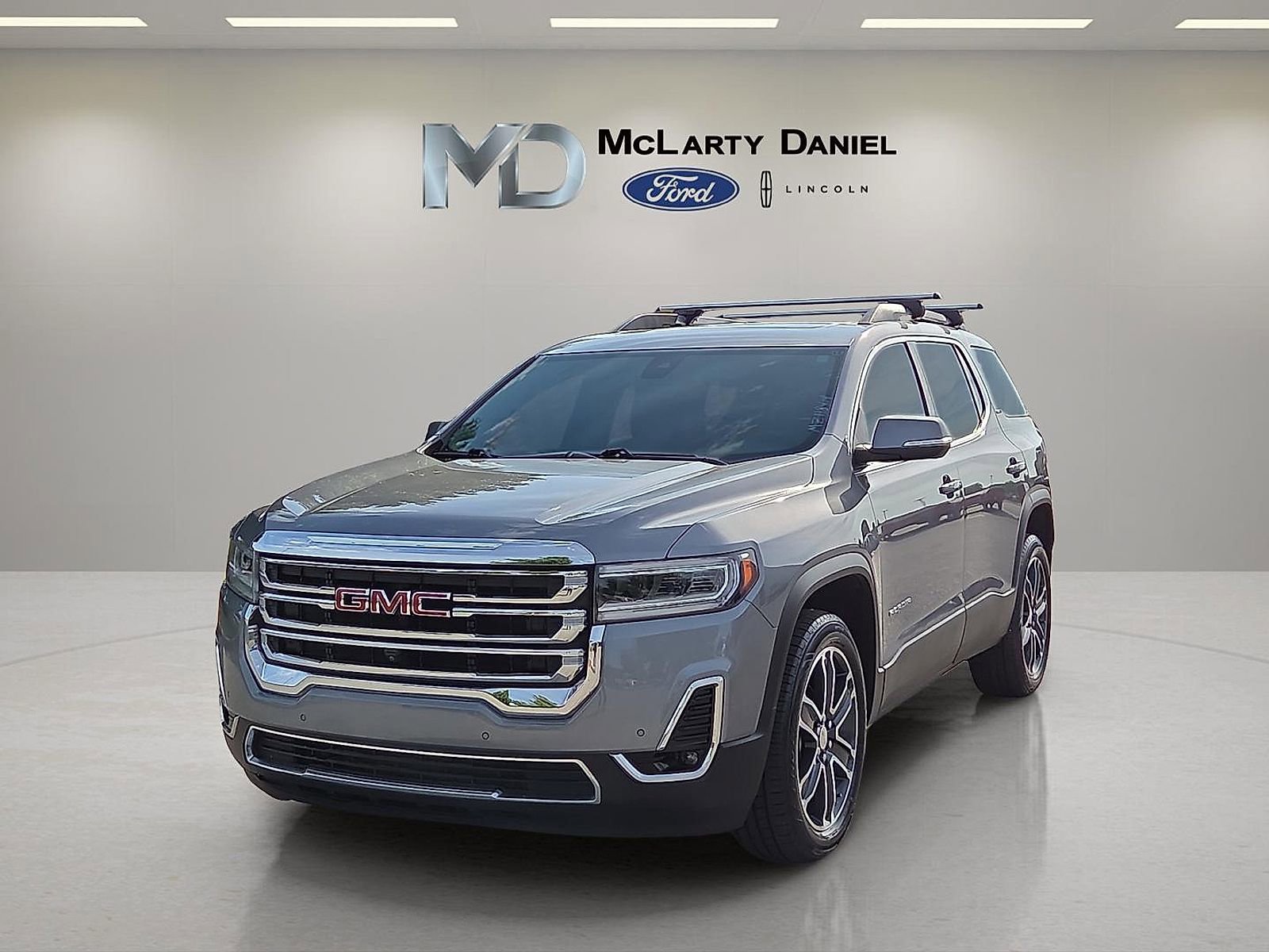 Used 2021 GMC Acadia SLT w/ Premium Package FWD image 2