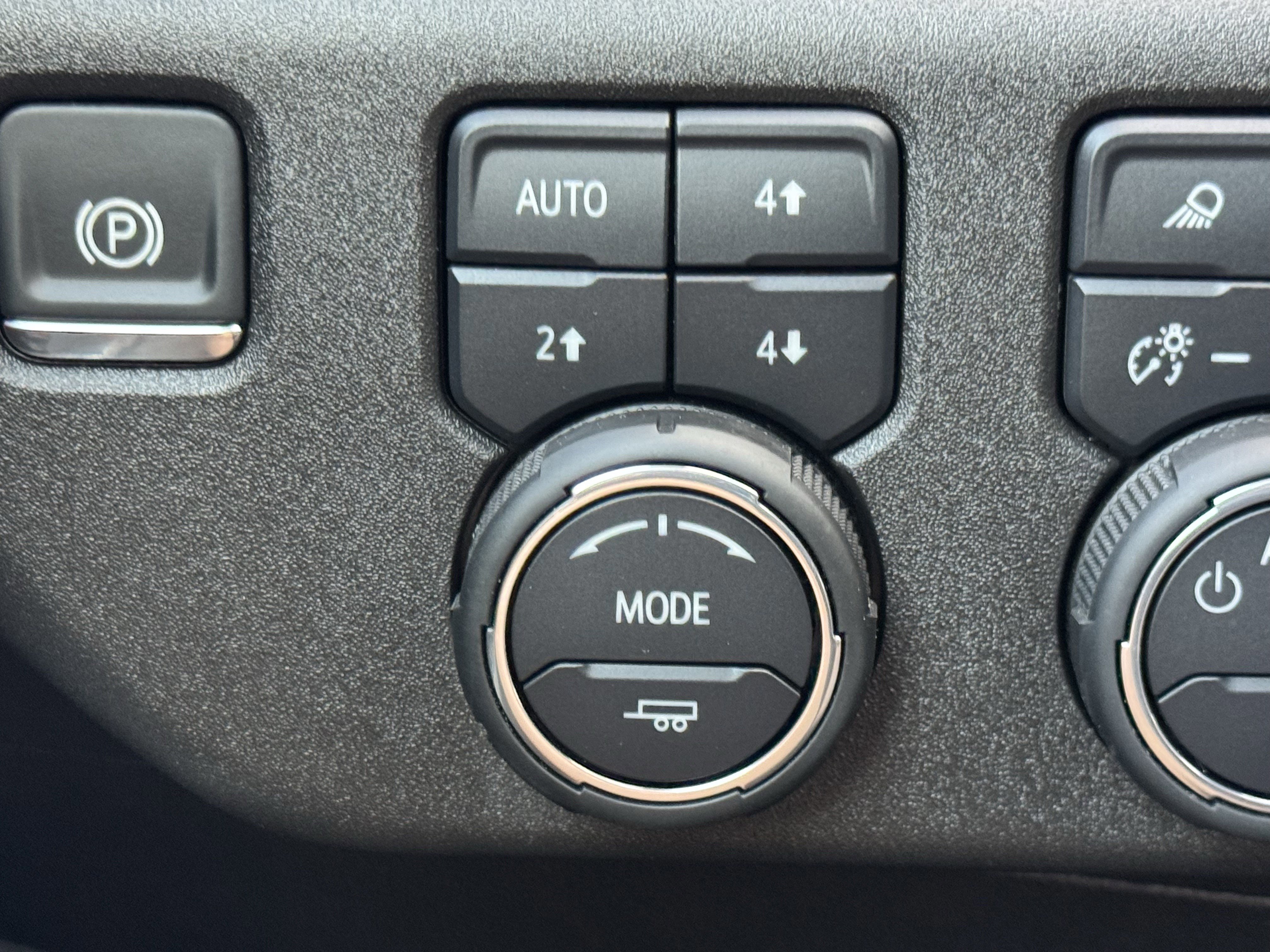 Used 2025 Chevrolet Silverado 2500 LTZ image 22