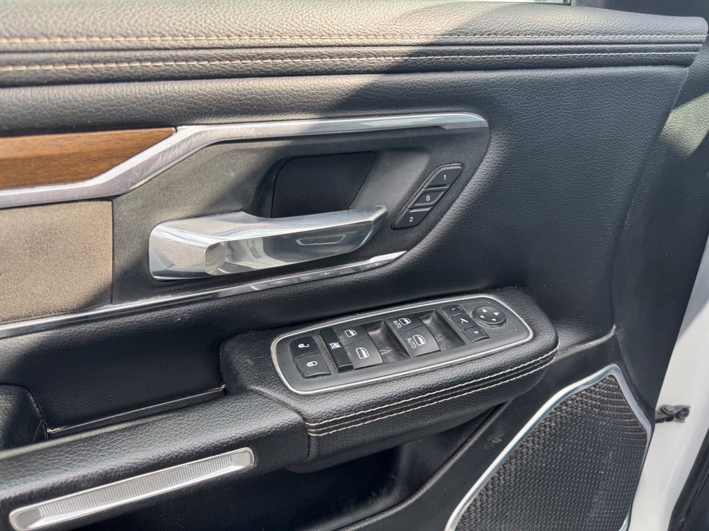 Used 2022 RAM 1500 Laramie AWD/4WD image 3