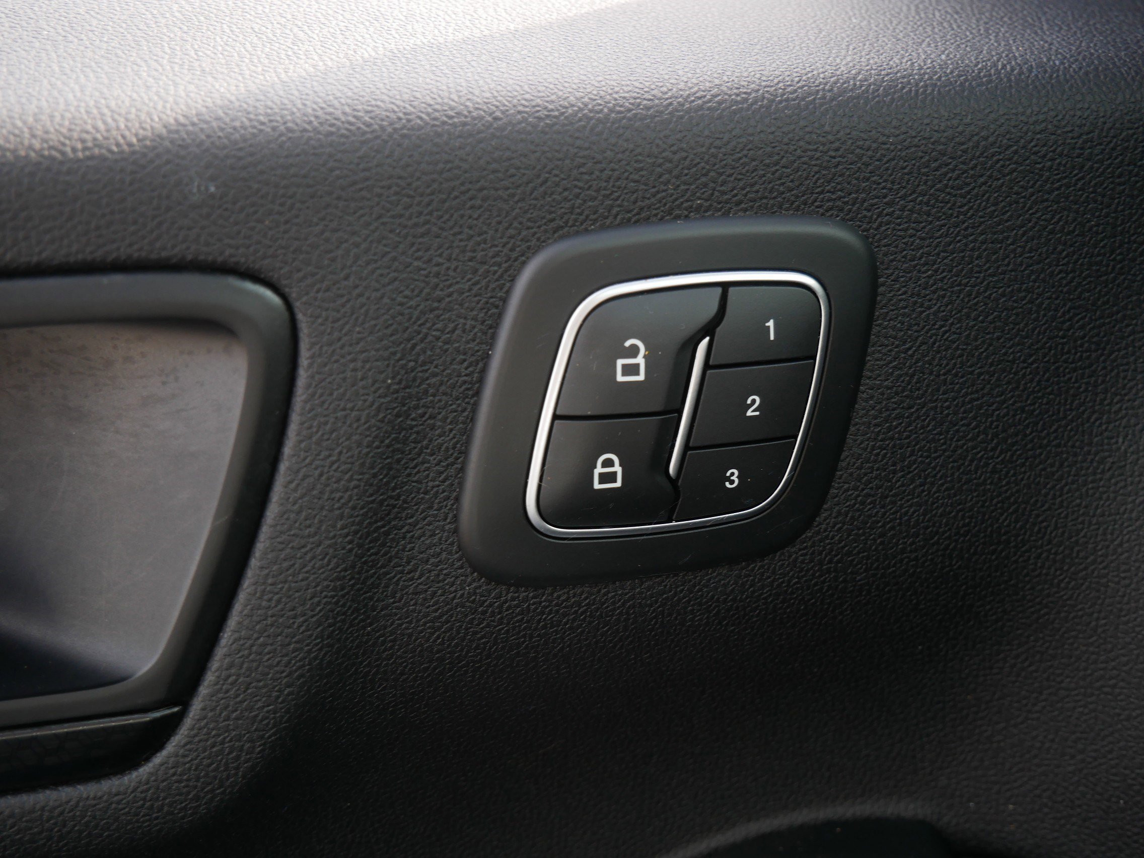 Certified 2022 Ford Escape SEL w/ SEL Stealth AWD Package image 27