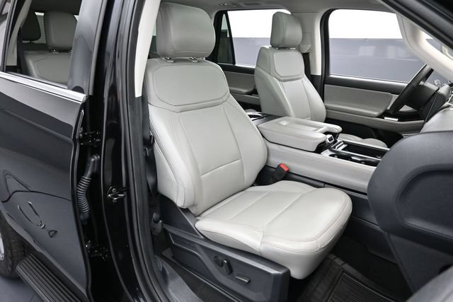 Certified 2025 Ford Expedition Active AWD/4WD image 32