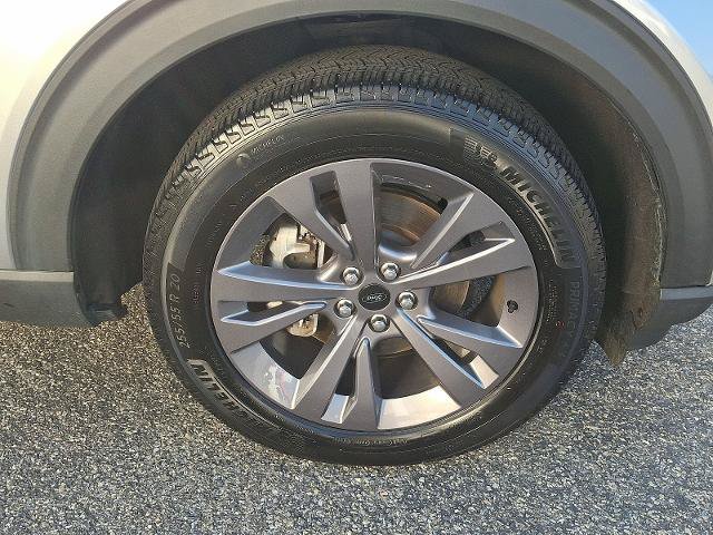Certified 2022 Ford Explorer XLT w/ Equipment Group 202A AWD/4WD image 8