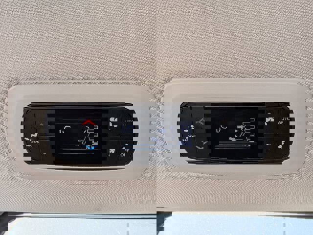 Used 2023 Chrysler Pacifica Touring-L image 29