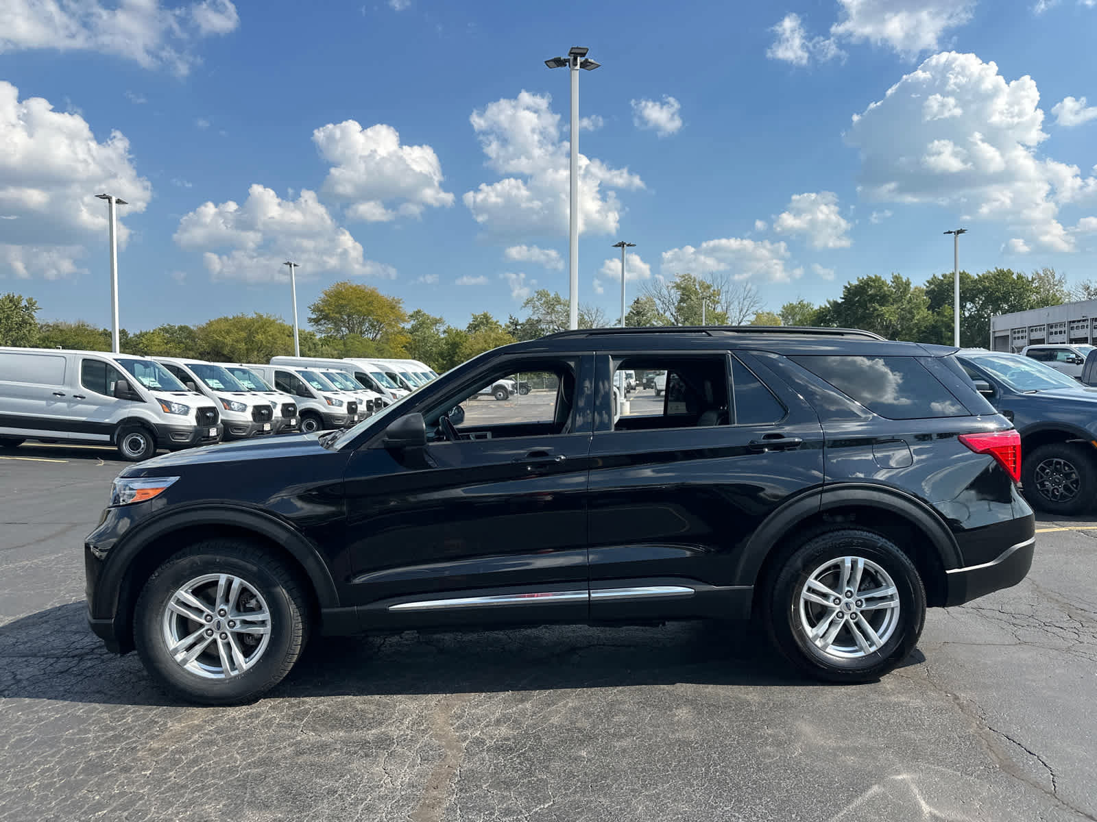 Certified 2022 Ford Explorer XLT w/ Equipment Group 202A image 4