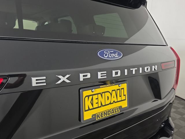 Certified 2025 Ford Expedition Platinum w/ Driver's Package AWD/4WD image 11