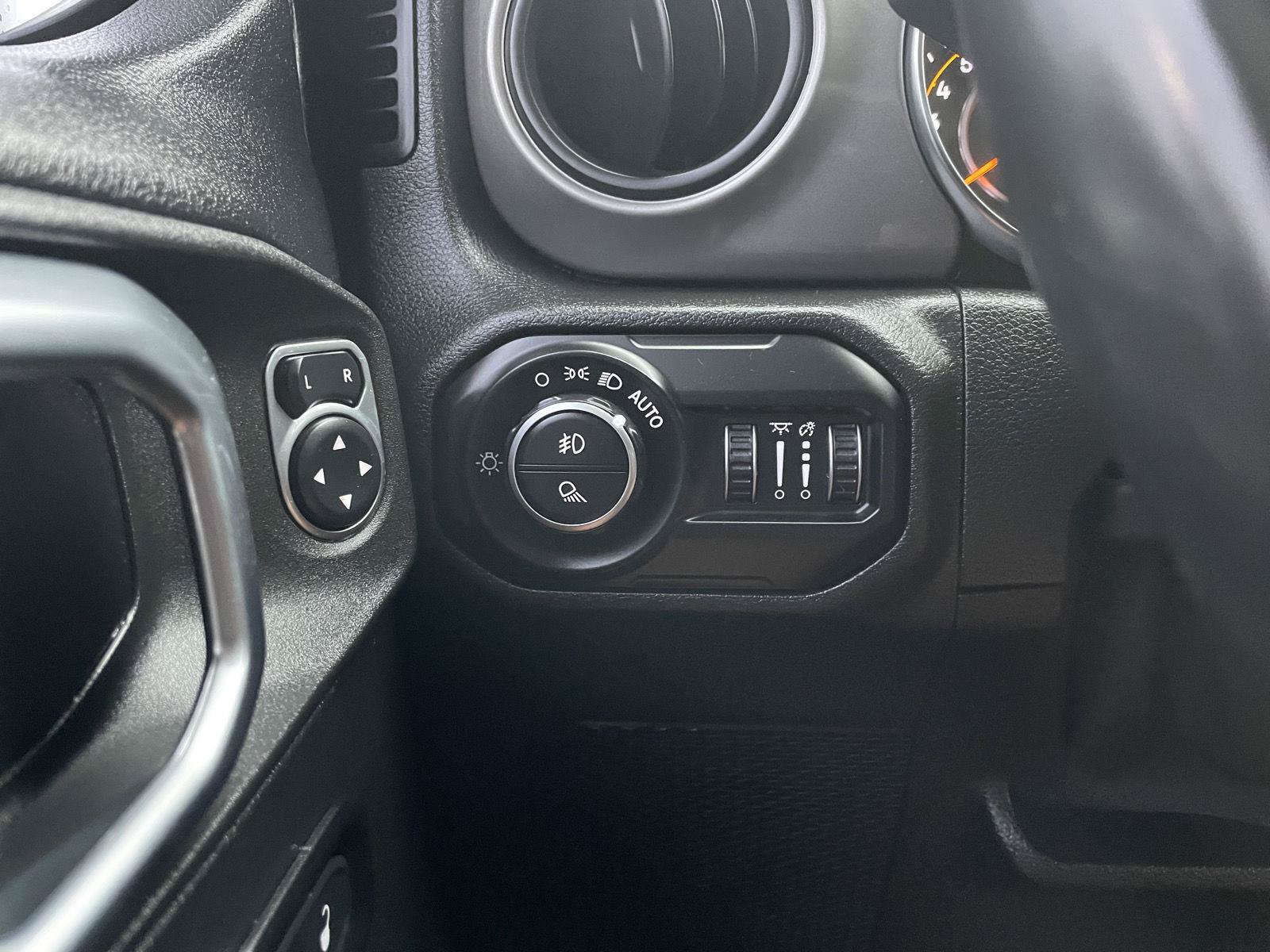 Used 2021 Jeep Gladiator Sport AWD/4WD image 16