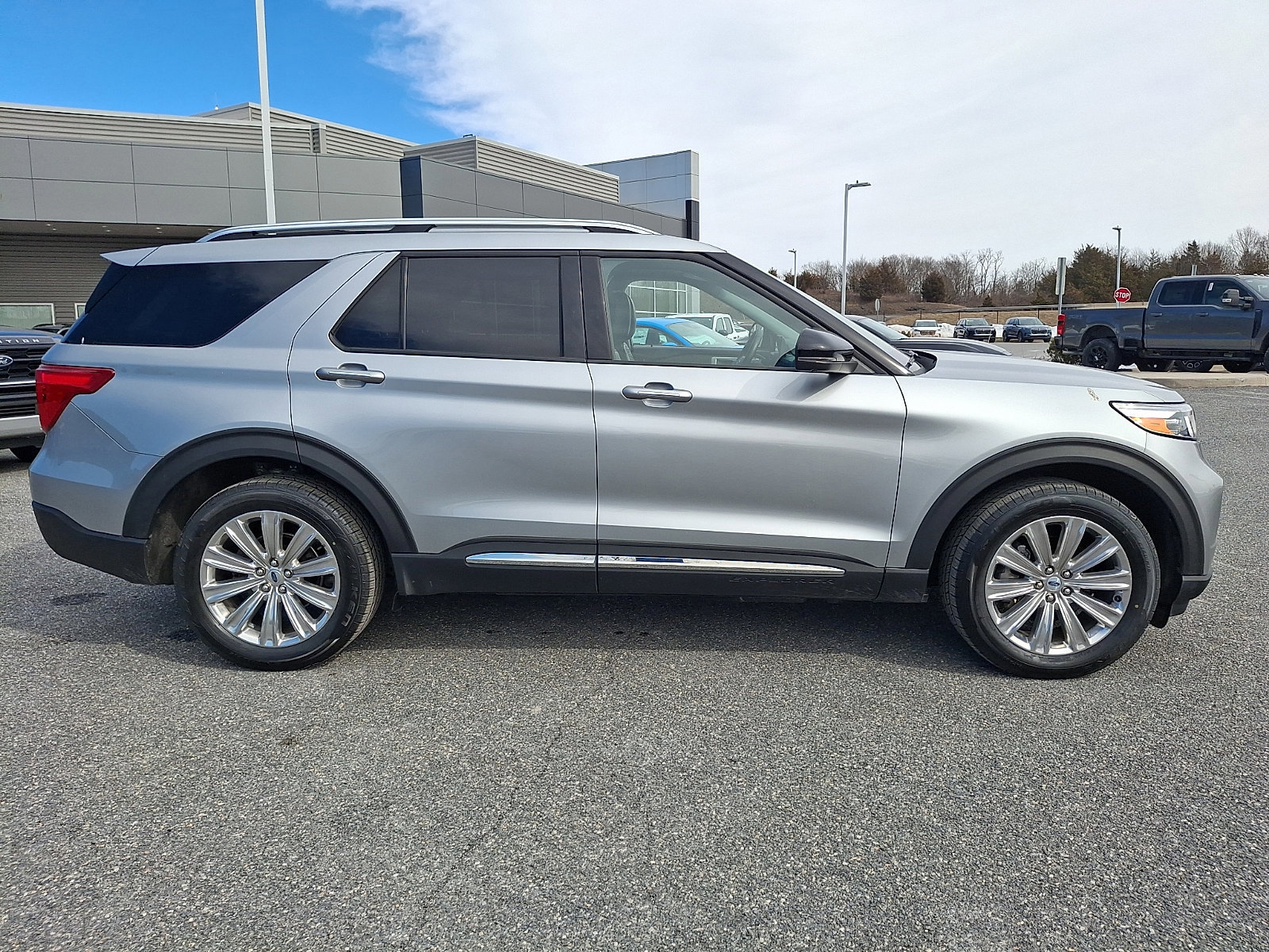 Certified 2023 Ford Explorer Limited w/ Limited Technology Package image 5