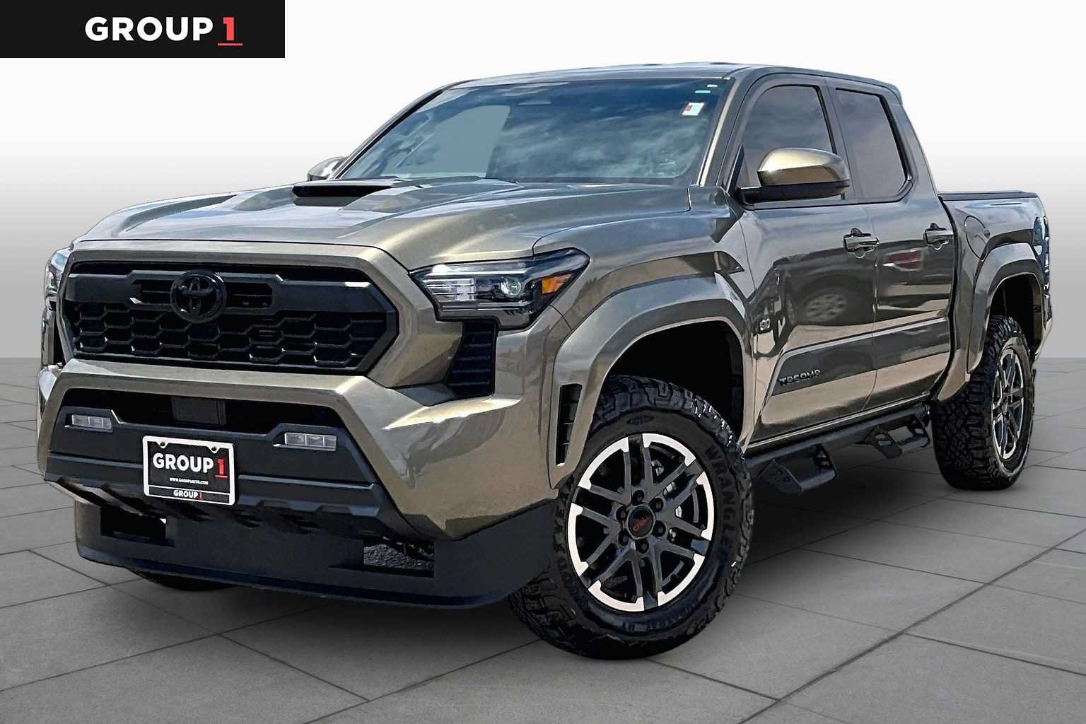 Used 2025 Toyota Tacoma TRD Sport AWD/4WD image 1