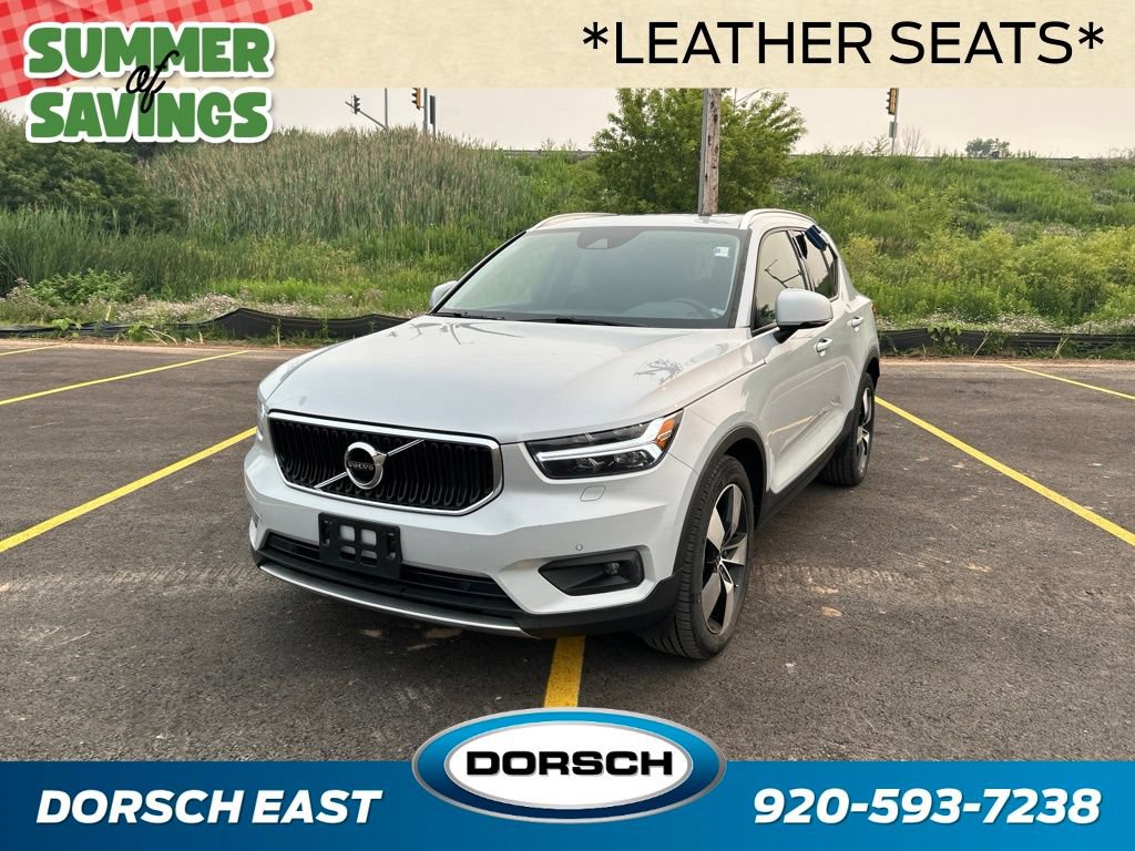 Used 2022 Volvo XC40 T5 Momentum w/ Premium Package