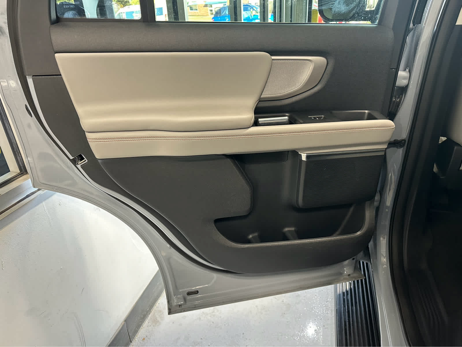 Certified 2025 Ford Expedition Active AWD/4WD image 32