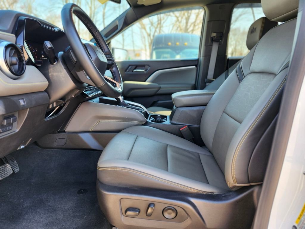 Used 2025 Chevrolet Colorado ZR2 w/ ZR2 Bison Edition AWD/4WD image 18
