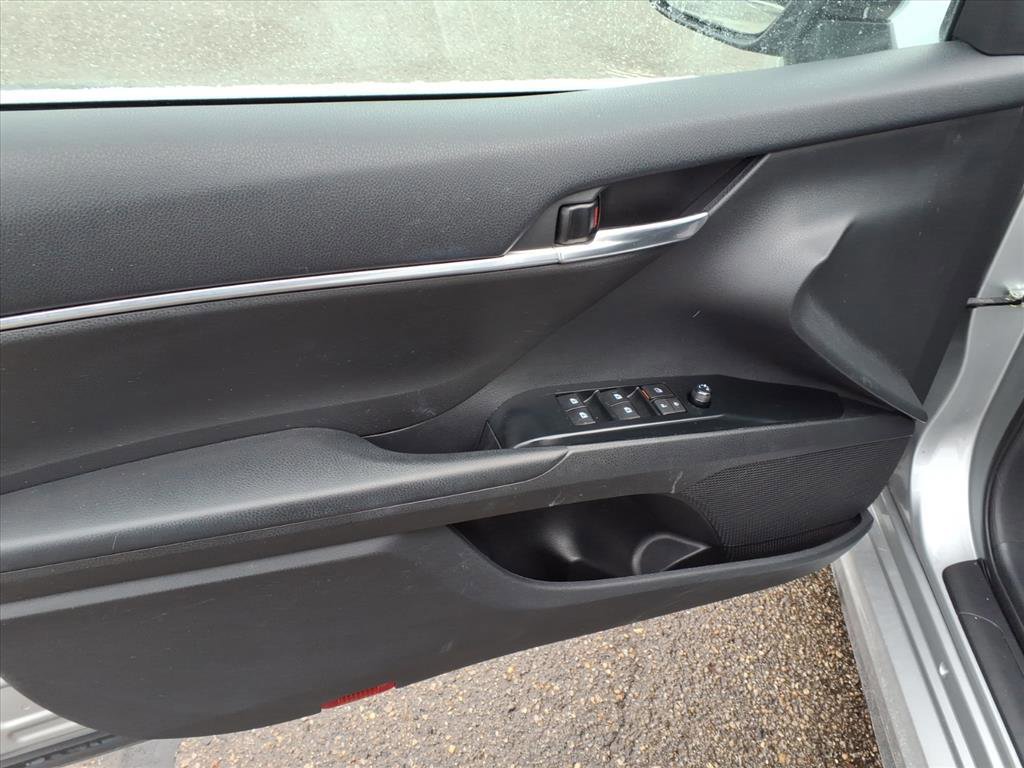 Used 2020 Toyota Camry SE image 13