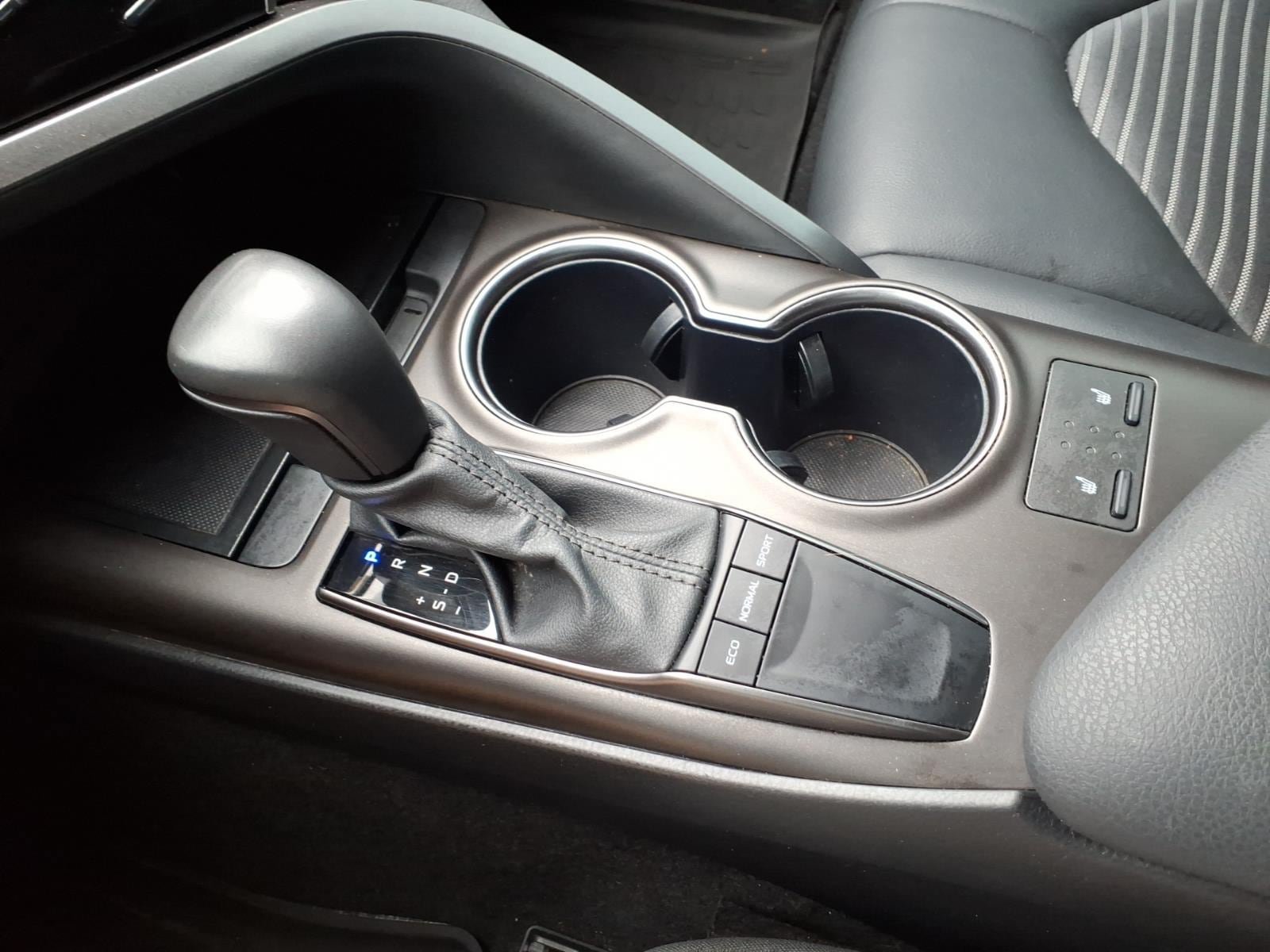 Used 2024 Toyota Camry SE w/ Cold Weather Package FWD image 17