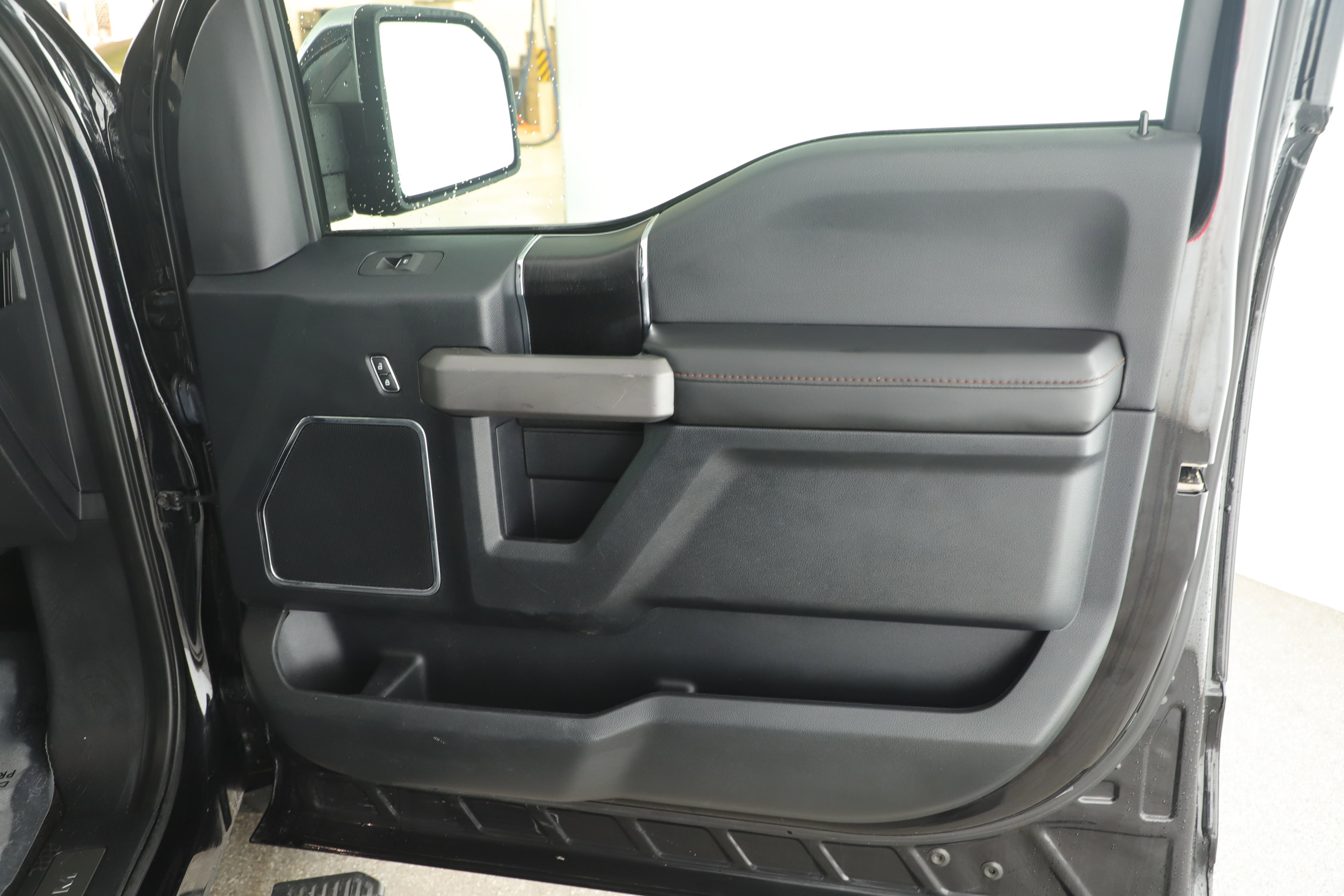 Certified 2020 Ford F150 Platinum w/ Equipment Group 701A Luxury image 15