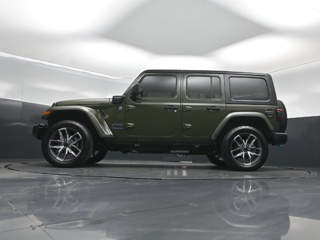 Used 2024 Jeep Wrangler Unlimited w/ Convenience Group AWD/4WD image 47