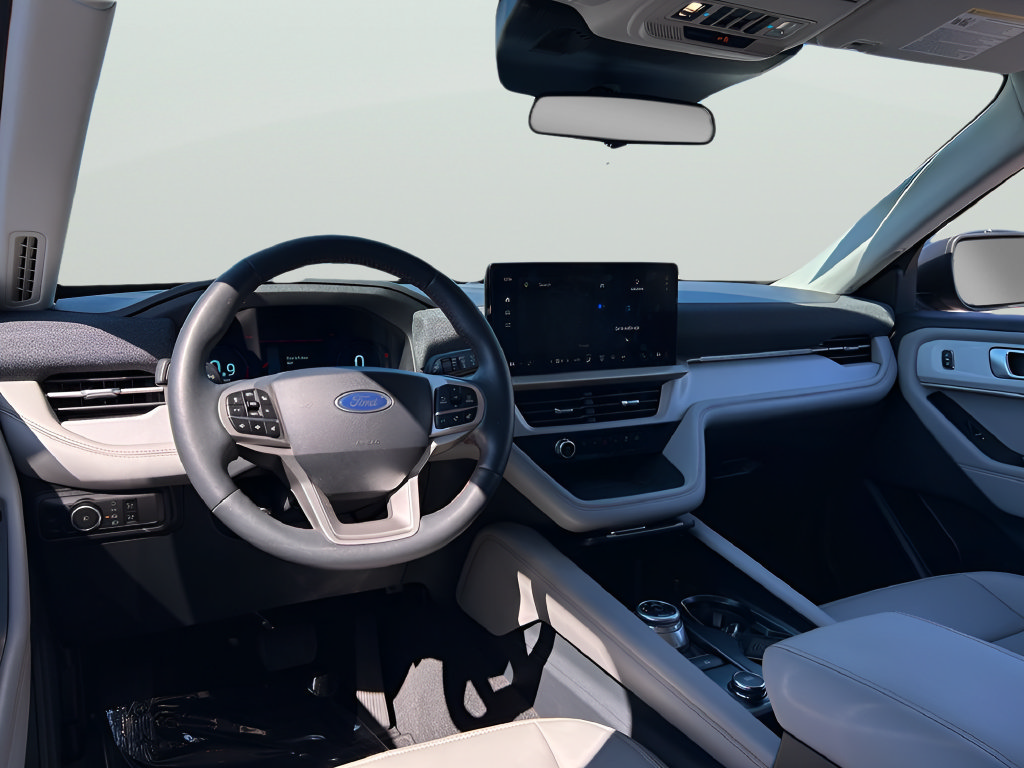 Certified 2025 Ford Explorer Active w/ Active Comfort Package AWD/4WD image 10