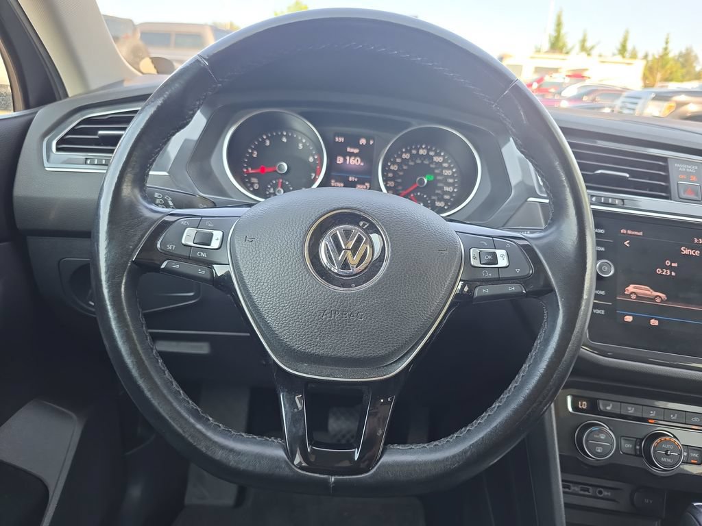 Used 2018 Volkswagen Tiguan SE AWD/4WD image 19