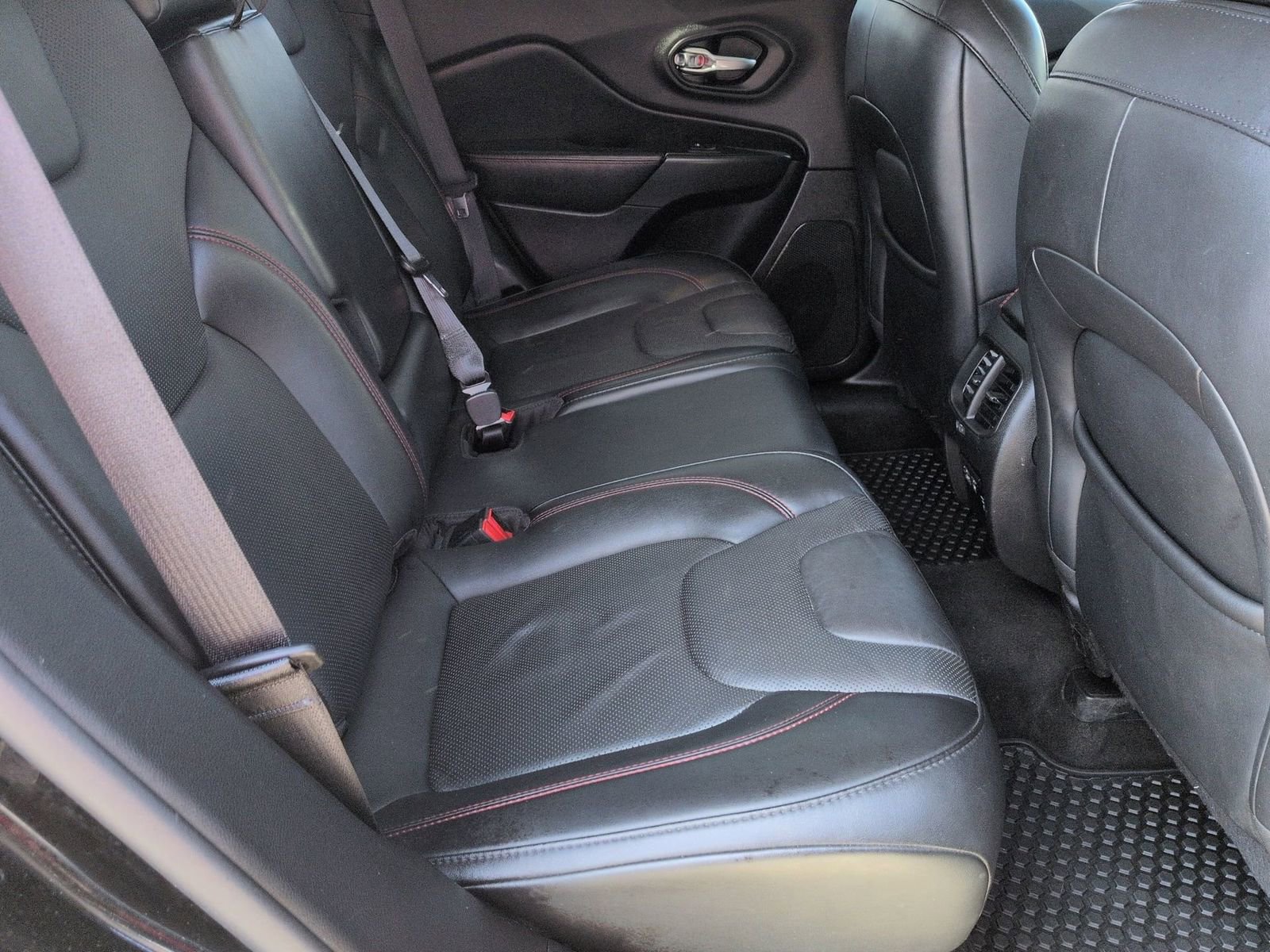 Used 2021 Jeep Cherokee Trailhawk image 27