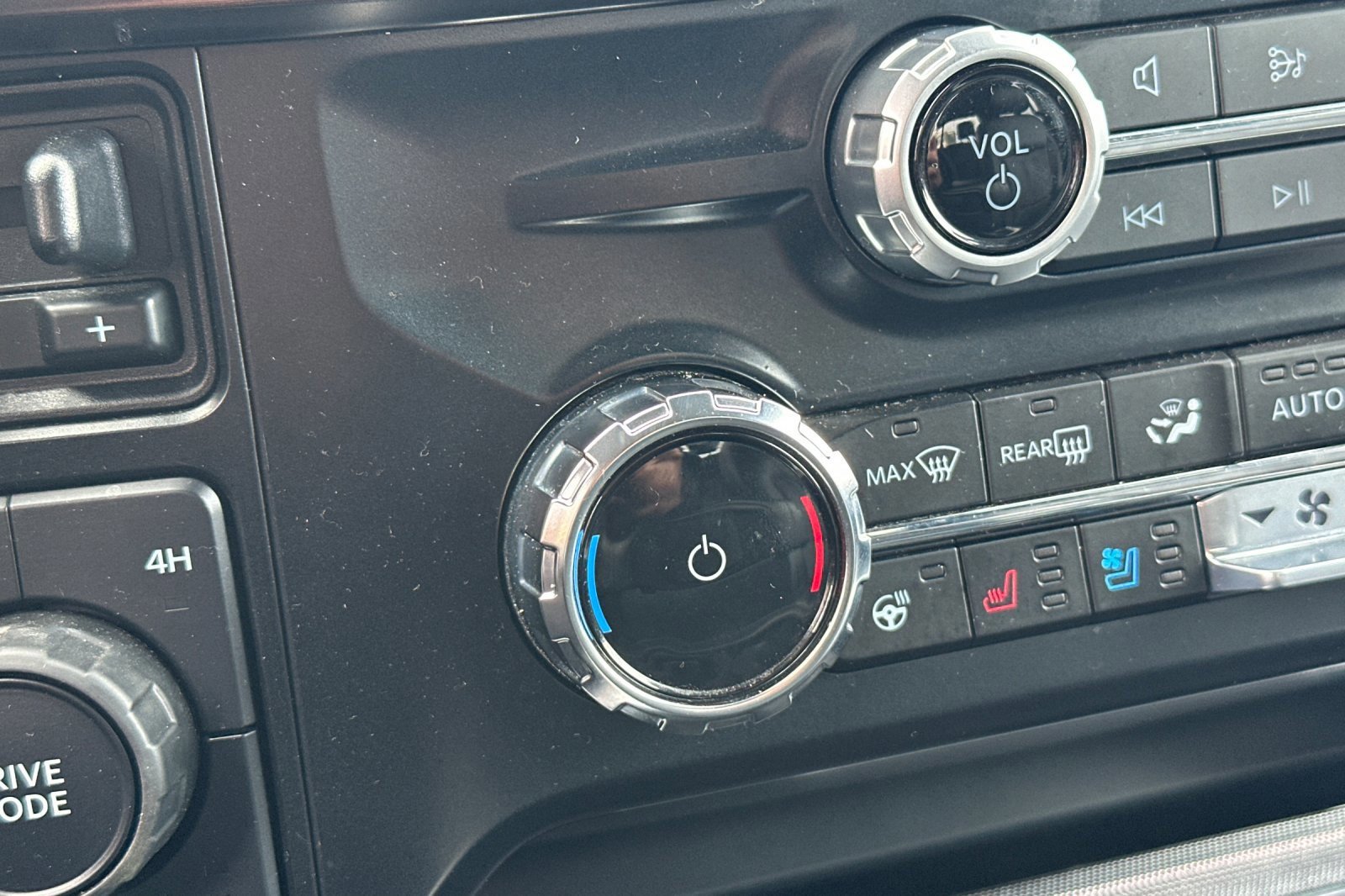 Certified 2023 Ford F250 Lariat w/ FX4 Off-Road Package image 28