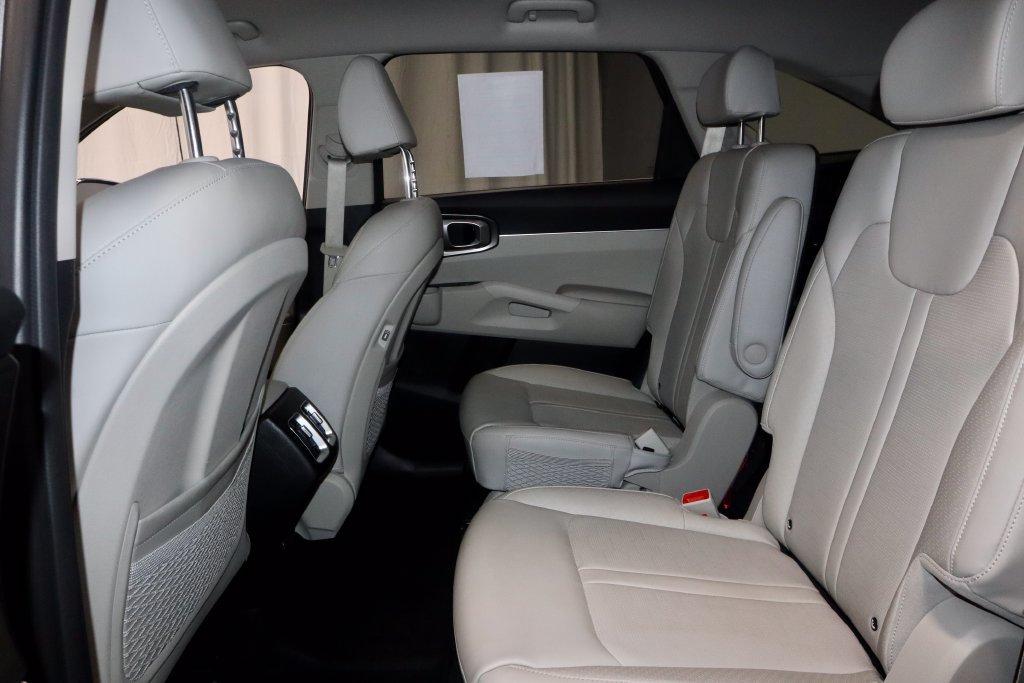Used 2025 Kia Sorento EX AWD/4WD image 22