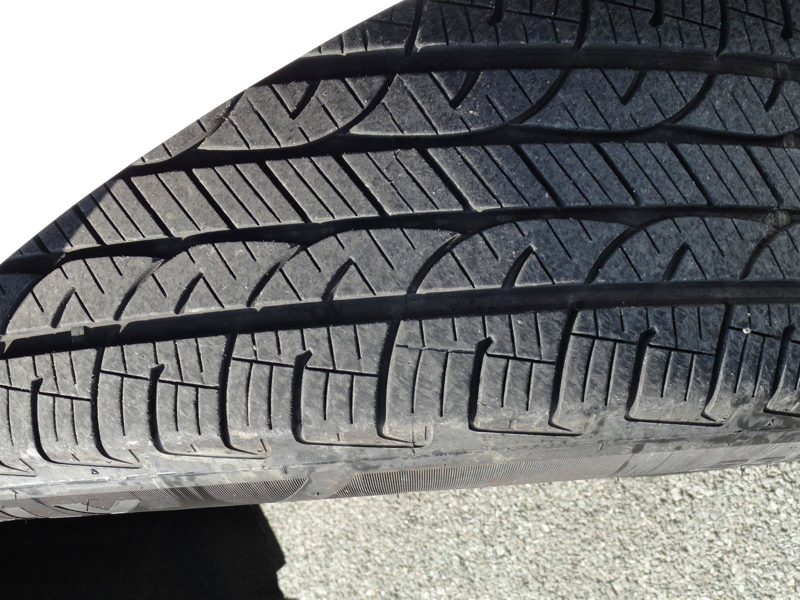 Used 2023 Chrysler Voyager LX FWD image 3