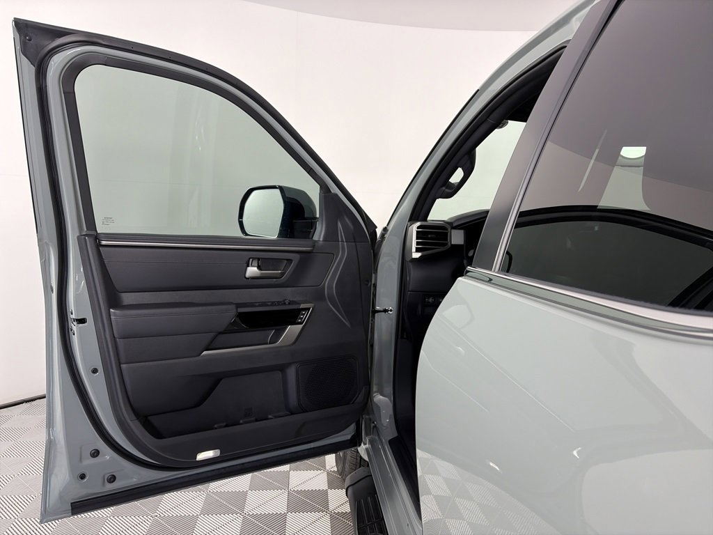 Used 2025 Toyota Tundra Limited image 10