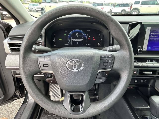 Used 2025 Toyota Camry LE FWD image 28