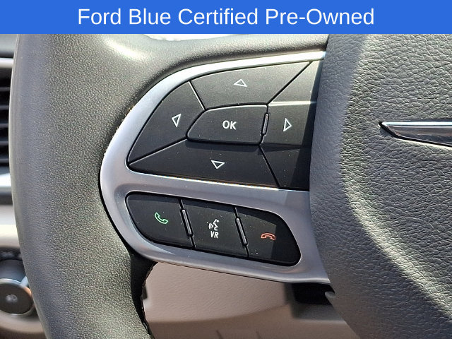 Used 2023 Chrysler Pacifica Touring-L FWD image 21