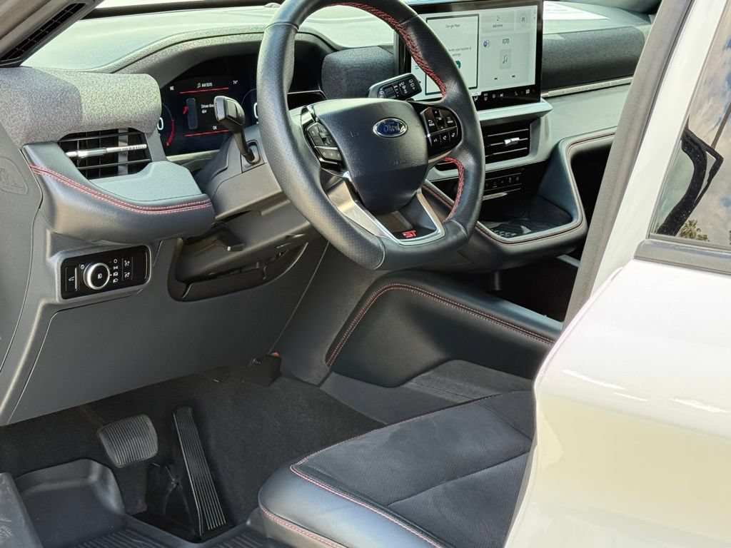 Certified 2025 Ford Explorer ST AWD/4WD image 7