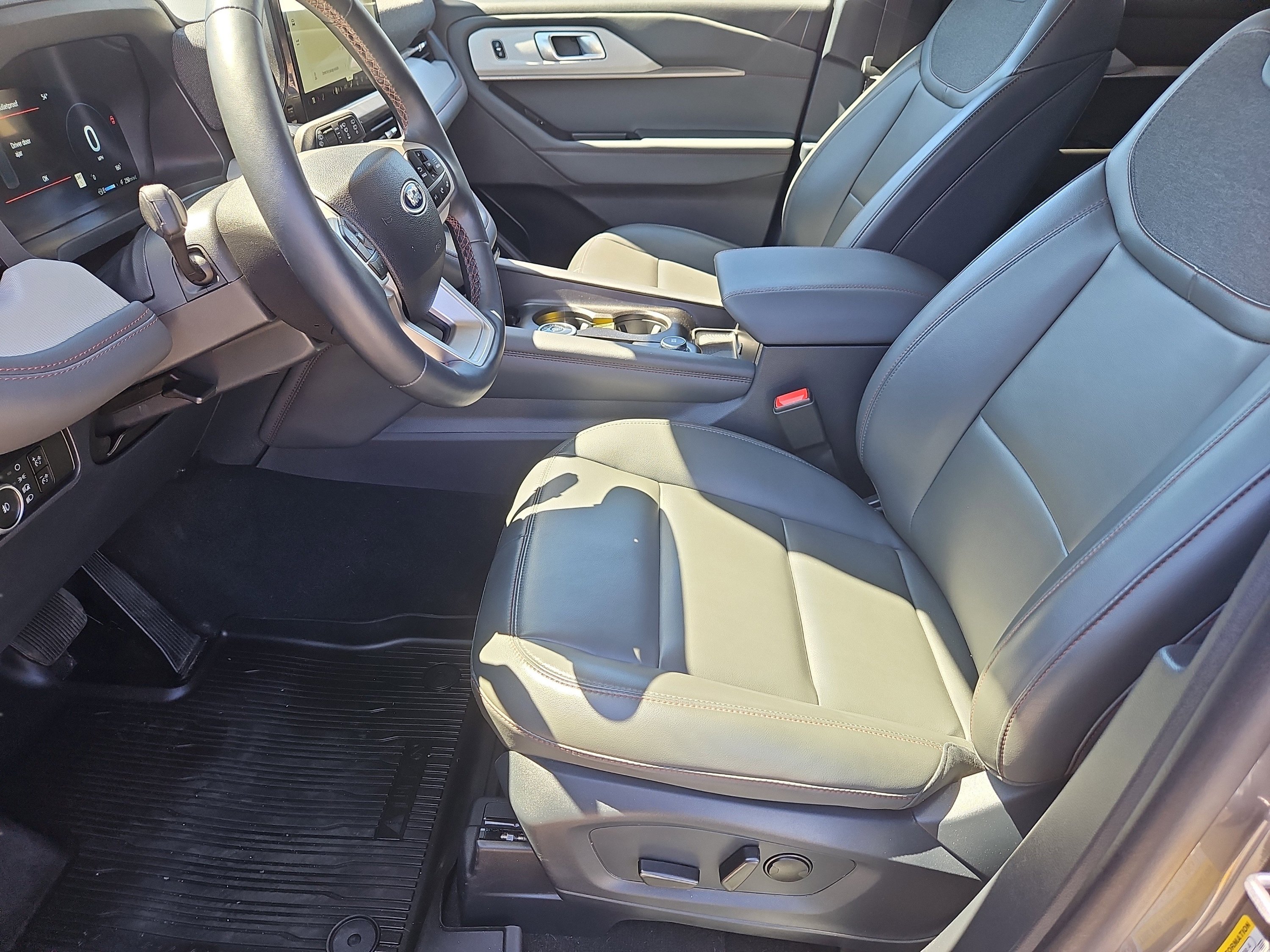 Certified 2025 Ford Explorer Active w/ Active Comfort Package AWD/4WD image 32