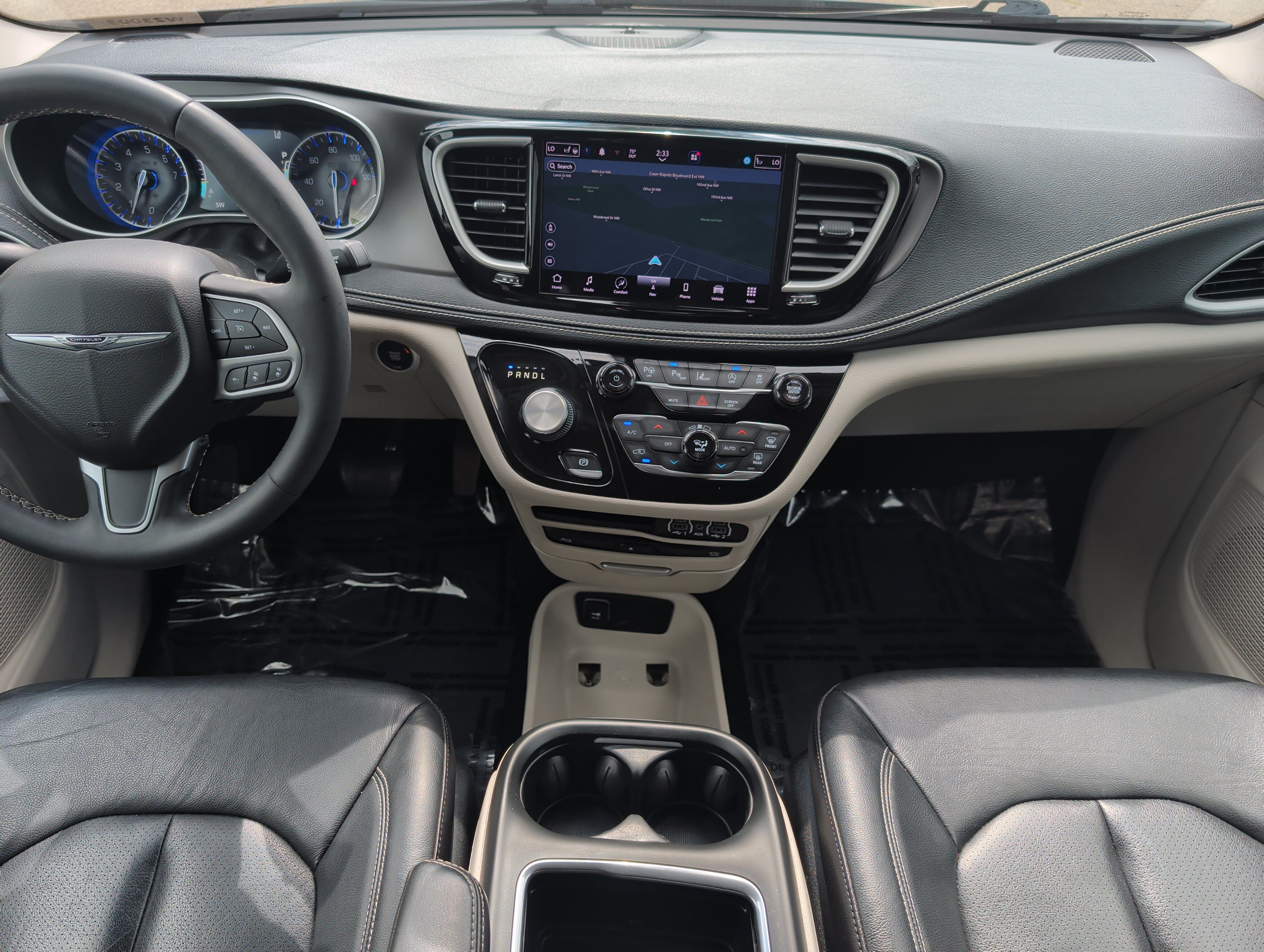 Used 2022 Chrysler Pacifica Touring-L w/ Uconnect Theater Family Group AWD/4WD image 10