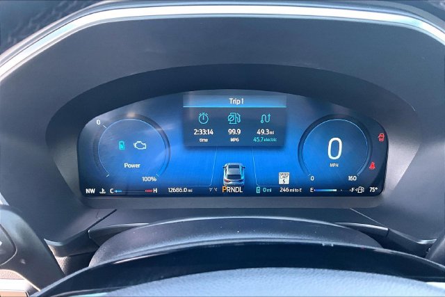 Certified 2025 Ford Escape SE w/ PHEV Premium Package FWD image 17