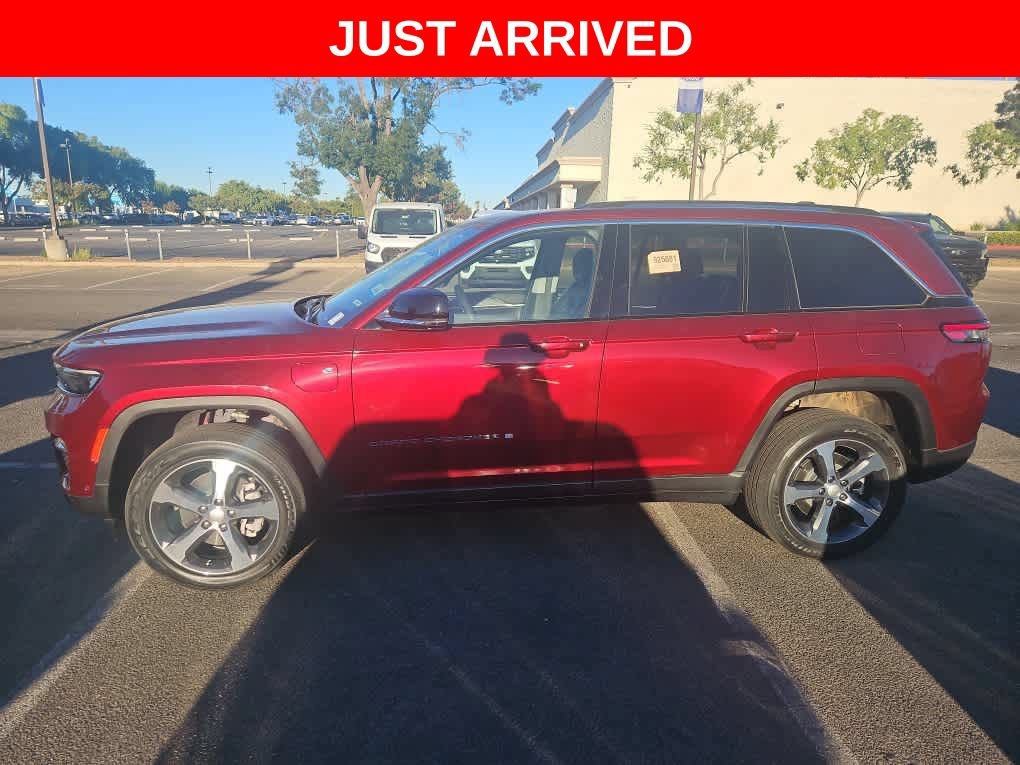Used 2023 Jeep Grand Cherokee 4WD 4xe w/ Luxury Tech Group II image 4
