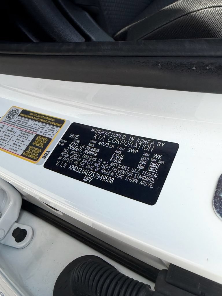 Used 2025 Kia Soul LX w/ LX Technology Package FWD image 19
