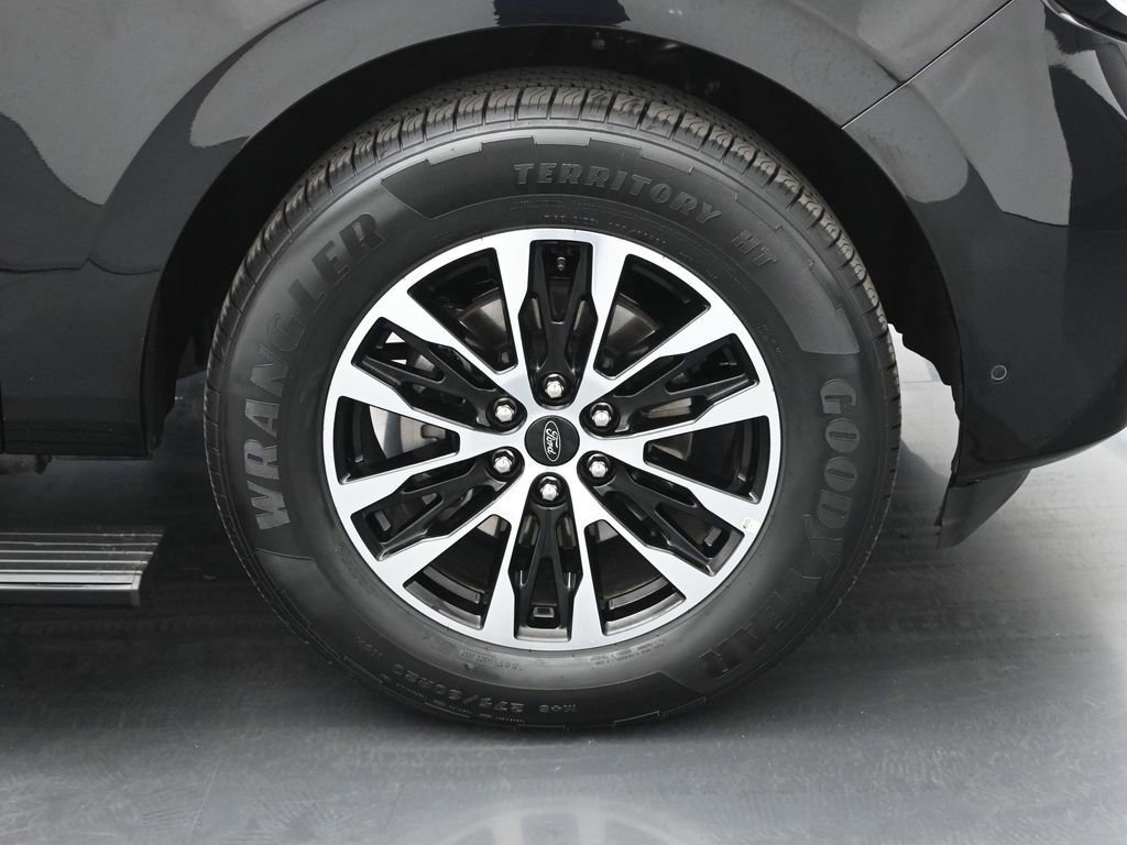 Certified 2025 Ford Expedition Max Platinum image 54