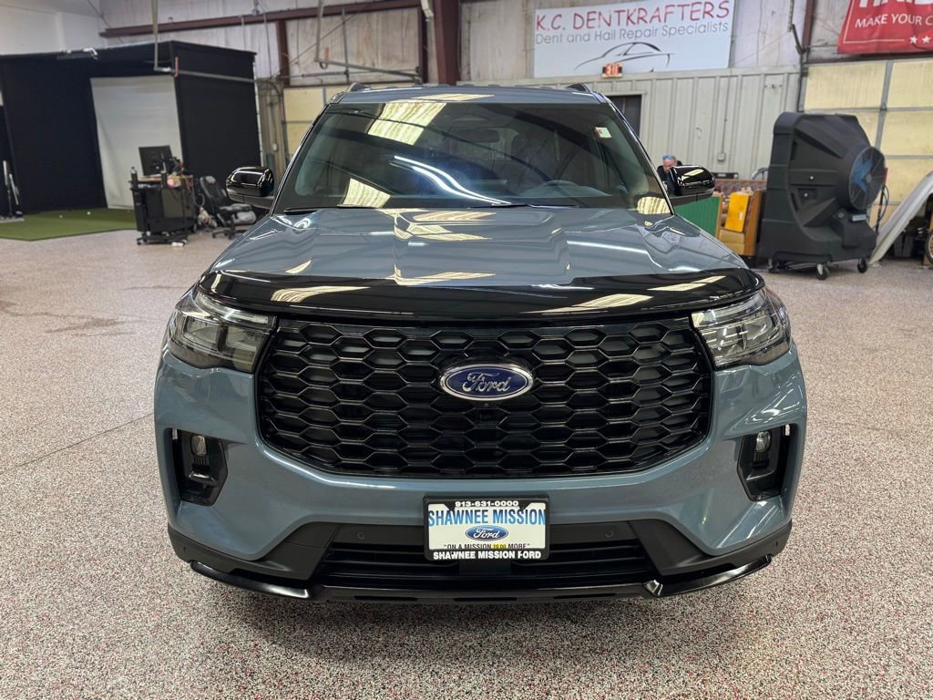 Certified 2025 Ford Explorer ST-Line image 8