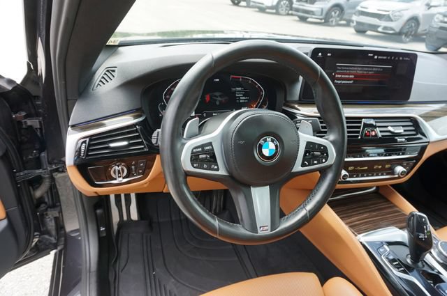 Used 2022 BMW 530i w/ M Sport Package RWD image 11