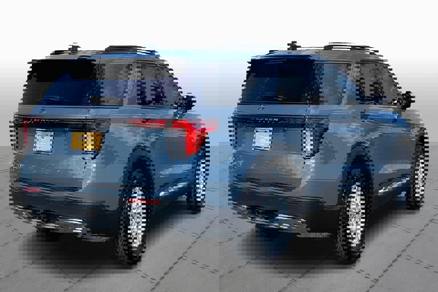 Certified 2025 Ford Explorer Active w/ Active Comfort Package image 3