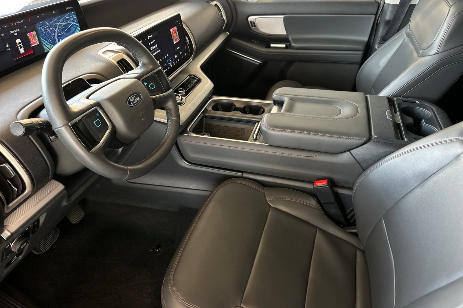 Certified 2025 Ford Expedition Active AWD/4WD image 9
