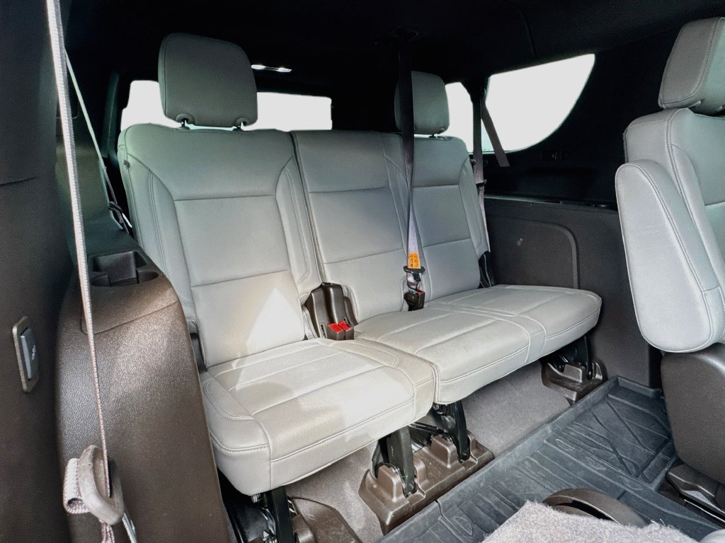 Used 2024 Chevrolet Suburban LT w/ Luxury Package RWD image 28