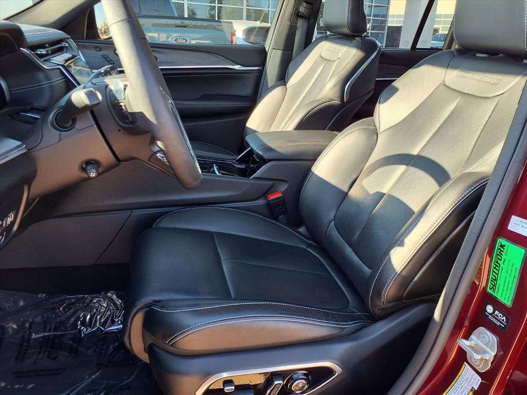 Used 2023 Jeep Grand Cherokee Overland w/ Luxury Tech Group IV image 20