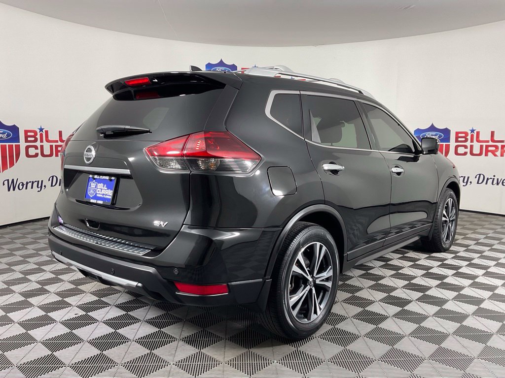Used 2019 Nissan Rogue SV w/ Premium Package FWD image 3