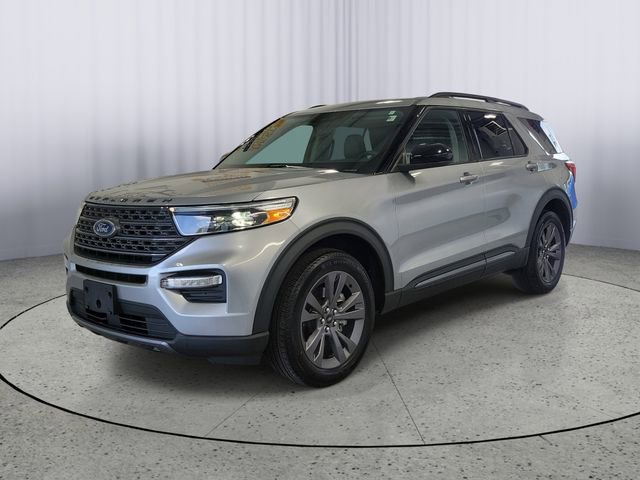 Certified 2023 Ford Explorer XLT w/ Equipment Group 202A AWD/4WD image 4