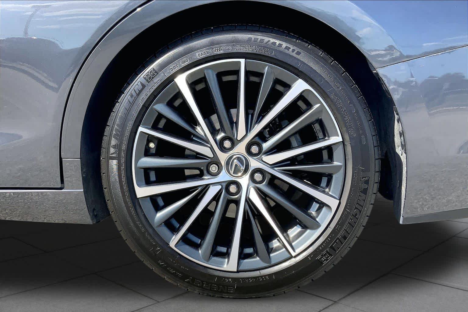Used 2025 Lexus ES 350 w/ Premium Package FWD image 10