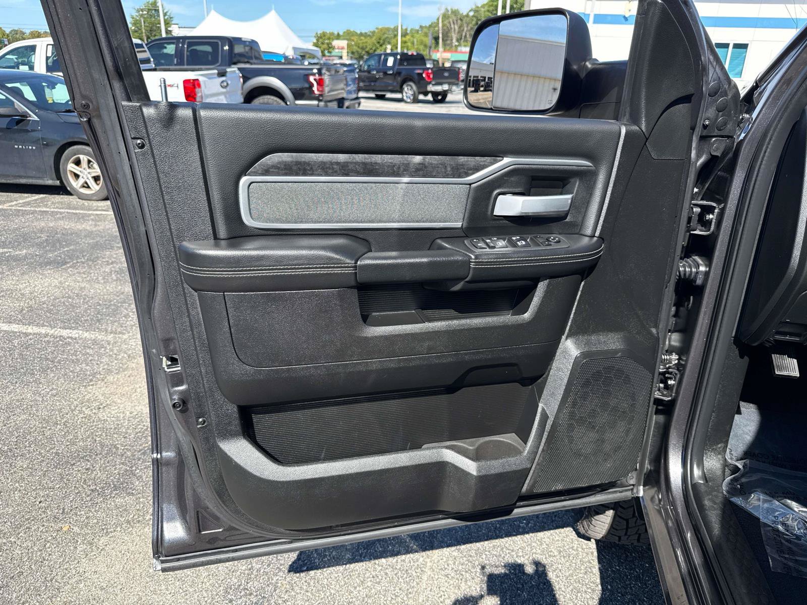 Used 2022 RAM 2500 Big Horn w/ Night Edition AWD/4WD image 17