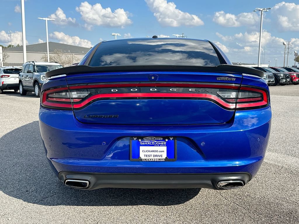 Used 2018 Dodge Charger SXT w/ Blacktop Package image 3