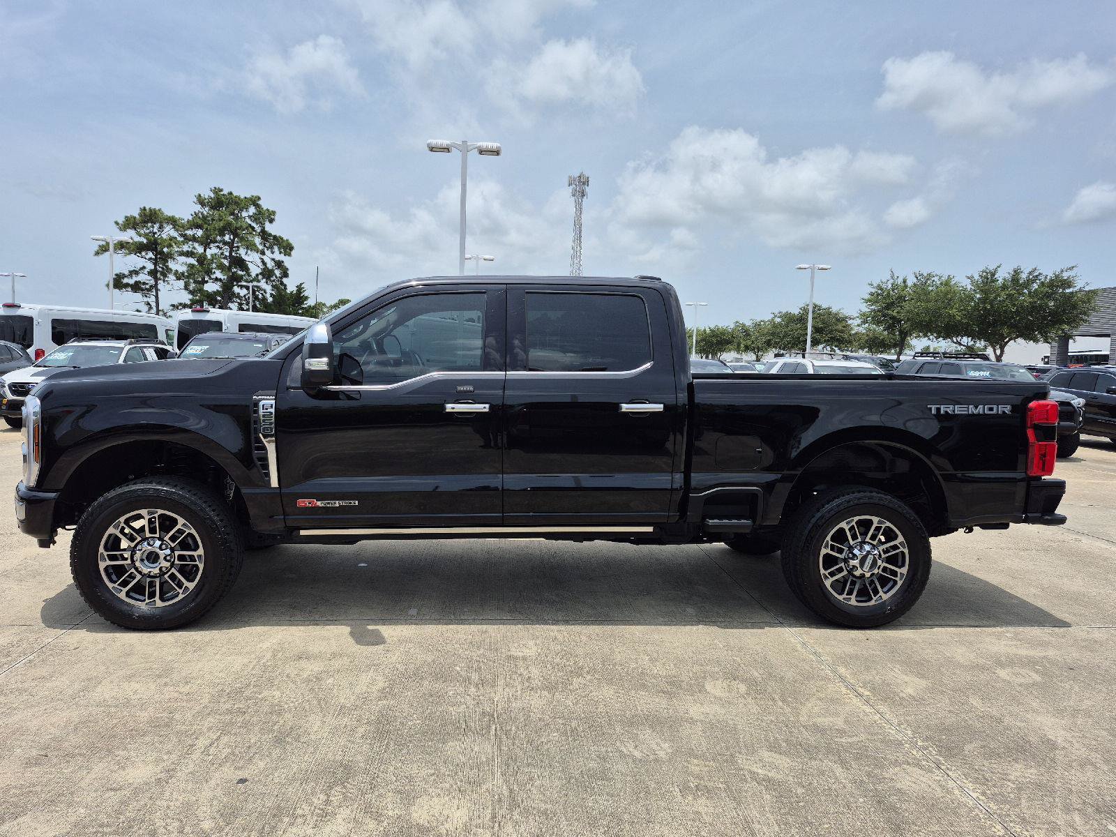 Certified 2025 Ford F250 Platinum w/ Platinum Plus Package AWD/4WD image 18