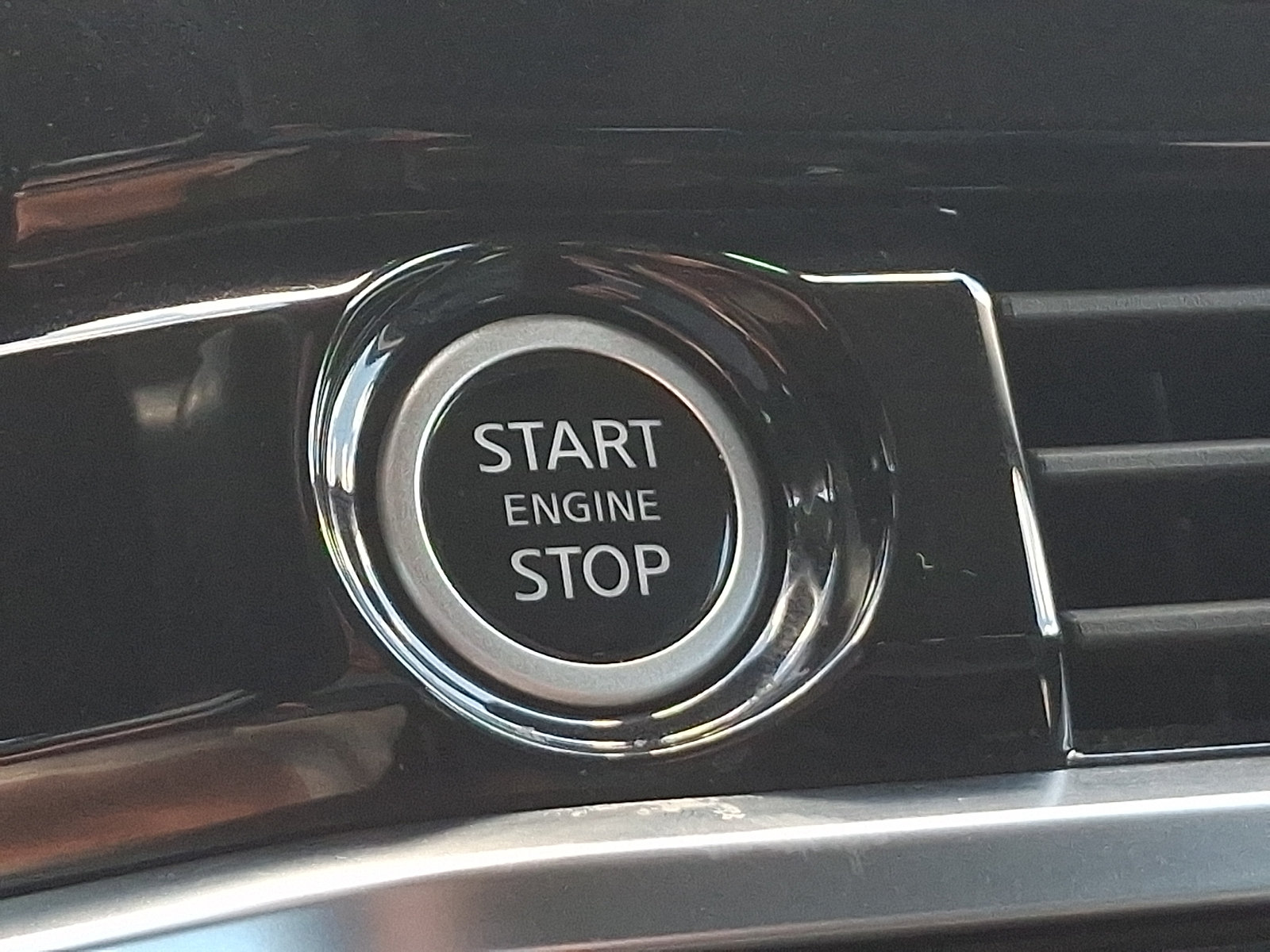Used 2023 Nissan Pathfinder SL AWD/4WD image 25