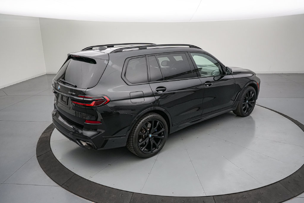 Used 2024 BMW X7 xDrive40i w/ M Sport Package AWD/4WD image 4