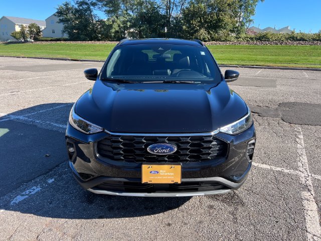 Certified 2025 Ford Escape ST-Line Select AWD/4WD image 3